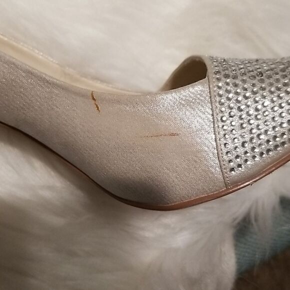 Apt. 9 Cream Colored Heels Size 8 1/2 - Picture 2 of 4